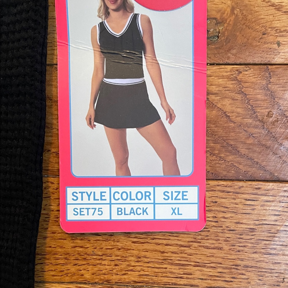 Black and White V-Neck Tank and Skort Set - Picture 2 of 8